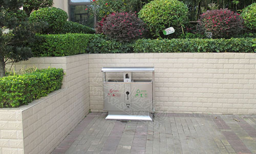 校園沒有垃圾桶，反而更整潔