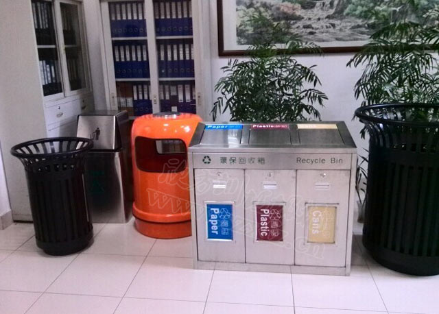 不銹鋼三分類(lèi)垃圾回收箱