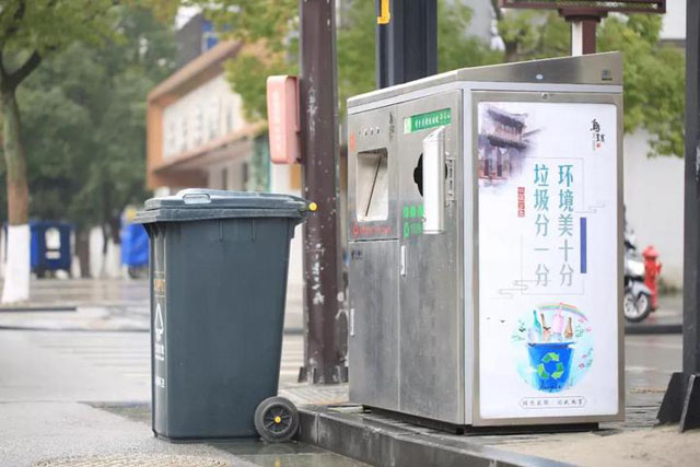 浙江烏鎮智能語音垃圾桶很有現代科技感